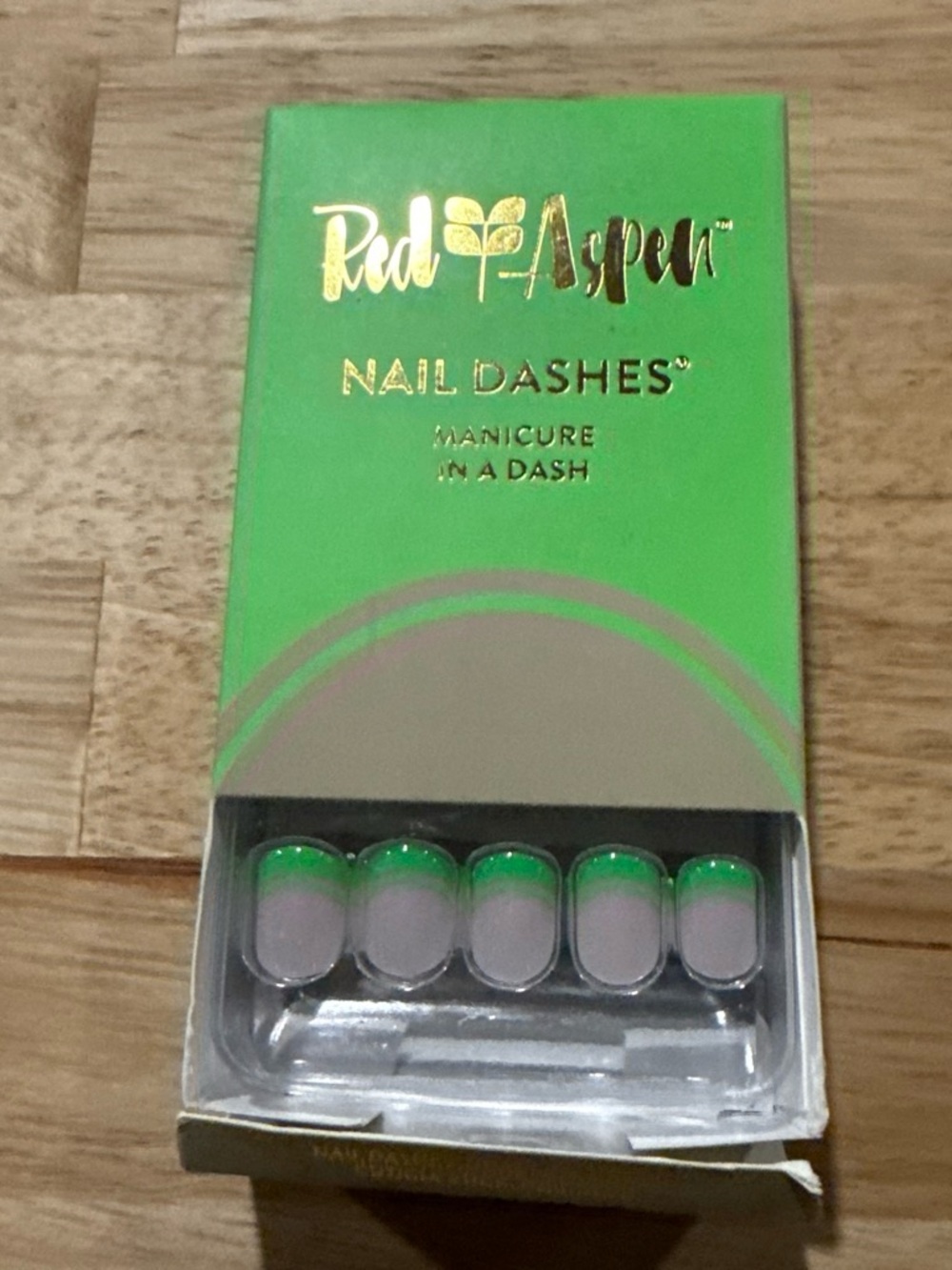 Red Aspen Nail Dashes Press-On Nails in Green and Gray
